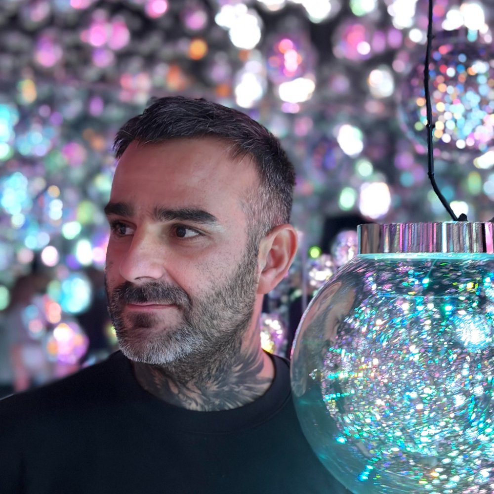 Portrait of Julien Jimenez, founder of Efoilvault